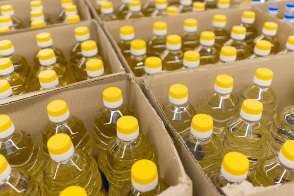 cooking-oil-bottles-box-600nw-2190699695